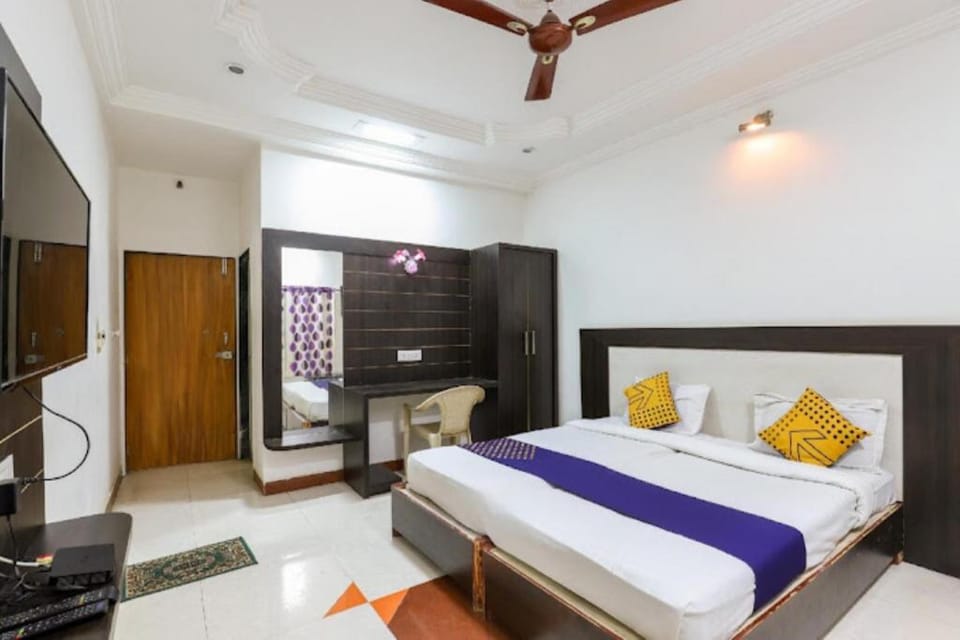 Goroomgo Arsh Plaza Rajula Hotel in Gujarat