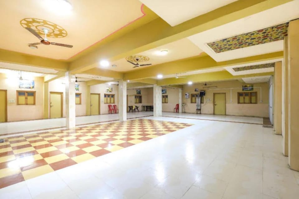 Goroomgo Arsh Plaza Rajula Hotel in Gujarat