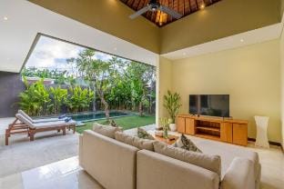 New! Elite Retreat Private Villa in Seminyak  Villa in North Kuta