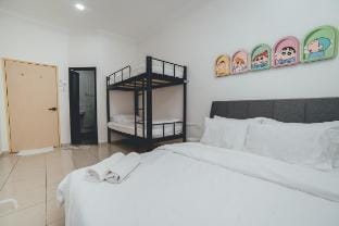 ShinChan Chill 14pax Landed Homestay Bukit Indah Vacation rental in Johor Bahru