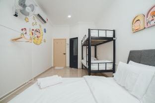 ShinChan Chill 14pax Landed Homestay Bukit Indah Vacation rental in Johor Bahru