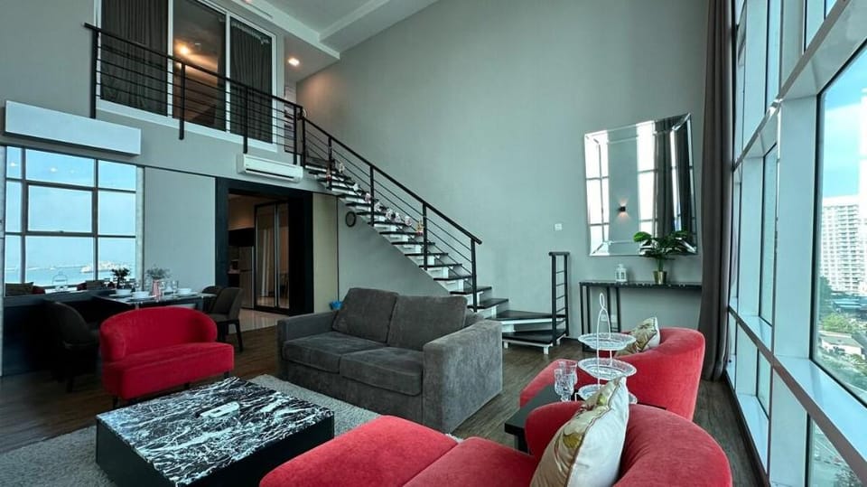 【SEAVIEW】Duplex SeaFront •Town •WiFi-Kitchen 83A Apartment in George Town