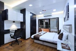 Three-Bedroom Villa – Relax with Garden, Gym & BBQ Vacation rental in Mumbai
