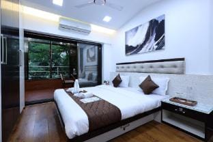 Three-Bedroom Villa – Relax with Garden, Gym & BBQ Vacation rental in Mumbai