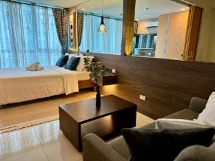 Comfy 1BR At Uptown BGC Vacation rental in Makati