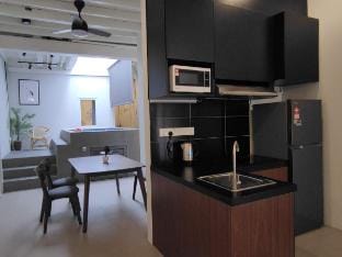 【Heritage House】4BR •DipPool •Town-StreetArt 45 Vacation rental in George Town