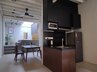【Heritage House】2BR •DipPool •Town-StreetArt 45 Vacation rental in George Town