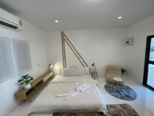 กาลเวลา  เกาะสีชัง ( TIME KOSRICHANG ) Apartment in Chon Buri Changwat