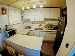 Seoul. 서울 중심부에 위치한 대가족을 위한 숙소,지하철1분거리, 침실6개, 침대10개 Vacation rental in Seoul