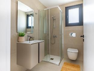 Sanders Breeze - Lovely two- bedroom apartment with balcony Apartment in Germasogeia