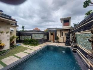 INAYA VILLA Villa in Abang