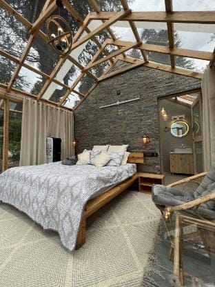 A Beautiful Moonlight Chalet, Itsy Bitsy Cabin Villa in Himachal Pradesh