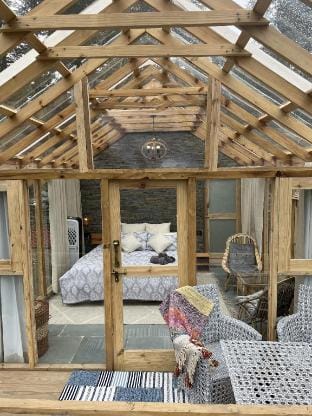 A Beautiful Moonlight Chalet, Itsy Bitsy Cabin Villa in Himachal Pradesh