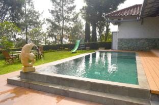 Villa ChavaMinerva Bata Ciater with Private Pool Villa in West Java