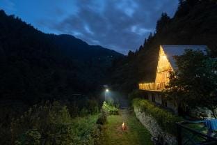 Bastiat Stays| Lovely Riverside AFrame| Steep Trek Vacation rental in Himachal Pradesh