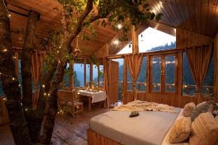 Bastiat Stays| Magnificent Treehouse| Valley View Vacation rental in Himachal Pradesh