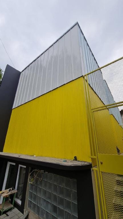 Oak Woodpecker Studio Hotel in Bandung