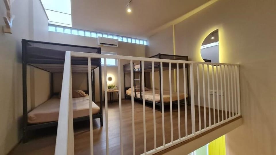 Oak Woodpecker Studio Hotel in Bandung