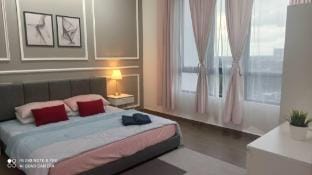 Zulanie’s Troika Urban Oasis, 2BR w/ WiFi+Netflix Apartment in Malaysia
