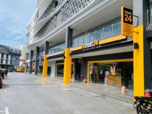 Zulanie’s Troika Urban Oasis, 2BR w/ WiFi+Netflix Apartment in Malaysia