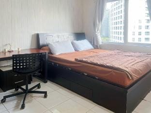 Cozy 2BR Sudirman Apt w/ Pool, Wi-Fi,  & Netflix Vacation rental in South Jakarta City
