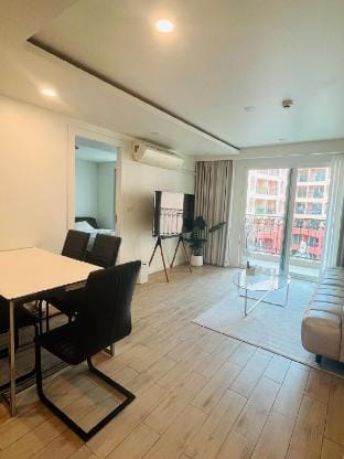Seven seas 公寓适合家庭/泳池景/可做饭/wifi/健身房/近中天海滩 Vacation rental in Pattaya City
