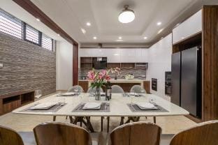 Villa Đà Nẵng 6 phòng ngủ bể bơi kính sang trọng Vacation rental in Da Nang