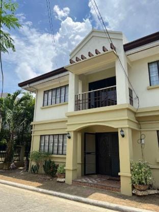 Luxury Housing Complex, Private House with 5 Rooms, 4 Bathrooms, Grand Mansion Vacation rental in Lapu-Lapu City