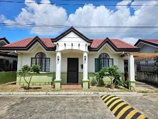 아주 인기있는 평안한  1층형 단독주택, 룸 3개 화장실 2개, 희귀주택고급(B23L10) Vacation rental in Lapu-Lapu City