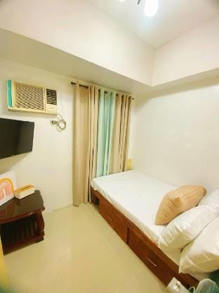 GM Staycation - 2 BR, Parking, Gym, Pool, Condo Apartment in Quezon City