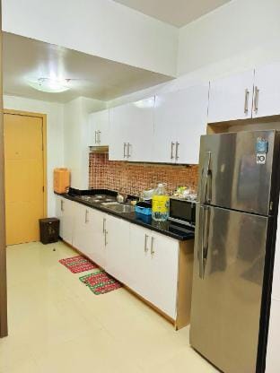 GM Staycation - 2 BR, Parking, Gym, Pool, Condo Apartment in Quezon City