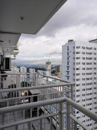 GM Staycation - 1 BR, Parking, Gym, Pool, Condo Apartment in Quezon City