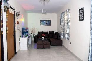 JVS Zone-2bhk Farmvilla with big lawn in 63A Noida Vacation rental in Noida