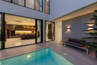 A9 Airport pool villa Villa in Chiang Mai