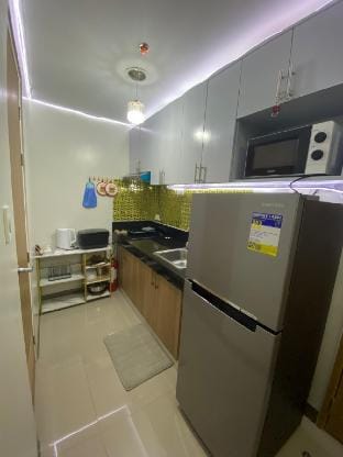 Cozy Blossom 2Br + WiFi+Netflix:Near Airport/NAIAX Apartment in Muntinlupa