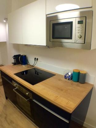 The Blue House  70sqm 2br 6 Persons Apartment in Paris