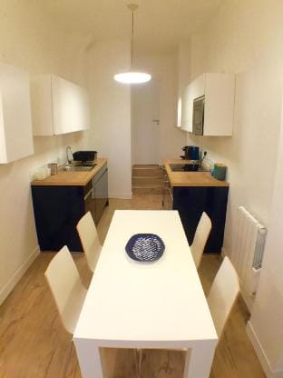 The Blue House  70sqm 2br 6 Persons Apartment in Paris