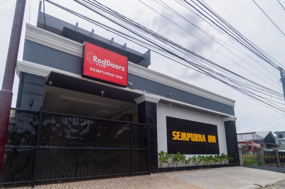 RedDoorz Plus @ Sempurna Inn Medan Hotel in Indonesia