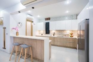 HOLLYWOOD Luxury PoolVilla Pattaya walking street Vacation rental in Pattaya City