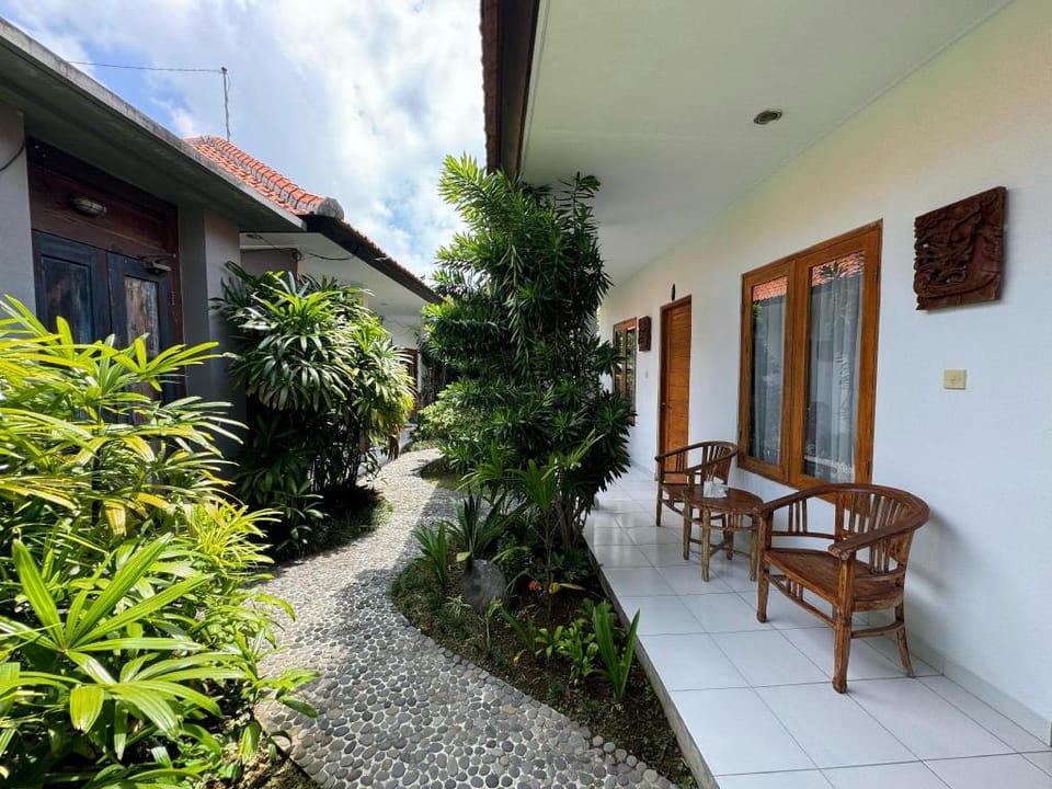 D'Carik Surf & Stay Hotel in North Kuta