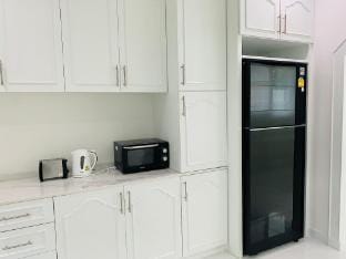 Huang Su Villa 1 皇宿一号泳池别墅 Villa in Pattaya City