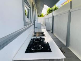 Huang Su Villa 1 皇宿一号泳池别墅 Villa in Pattaya City