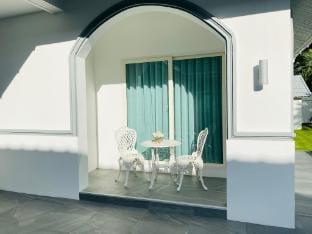 Huang Su Villa 1 皇宿一号泳池别墅 Villa in Pattaya City