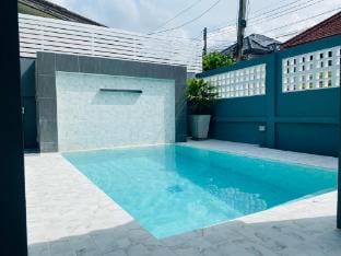 Huang Su Villa 2 皇宿2号泳池别墅 Villa in Pattaya City