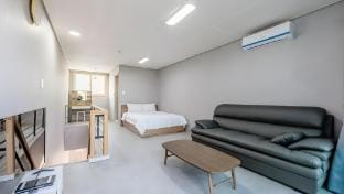 Mangosteen Pool Villa Bed and Breakfast in South Korea