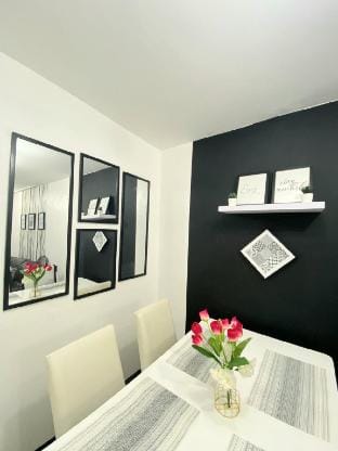Townhouse w/ Balcony near ClarkAirport/Aquaplanet Vacation rental in Angeles