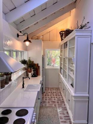 One Wee Cottage, A romantic secluded Provincial  abode surrounded by vineyards Vacation rental in Healesville