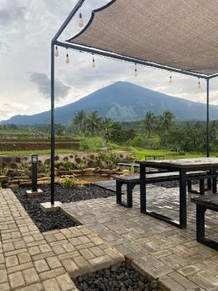 Virama Giri - Villa Kayu Tengah Sawah Villa in West Java