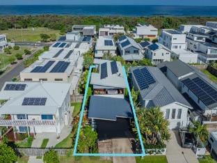 Nestled on Nautilus (4BRM Main House + studio) Vacation rental in Kingscliff