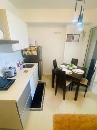 Sole Sisters Staycation-Azure Urban Resort  Apartment in Paranaque